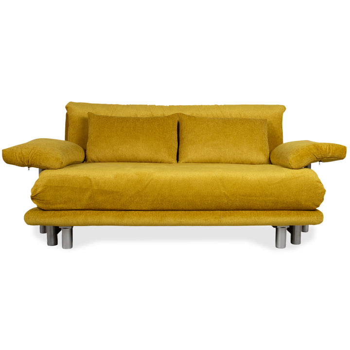 Canapé convertible manuel trois places Ligne Roset Multy avec accoudoirs, tissu neuf MARINA FR 9420, couleur jaune moutarde