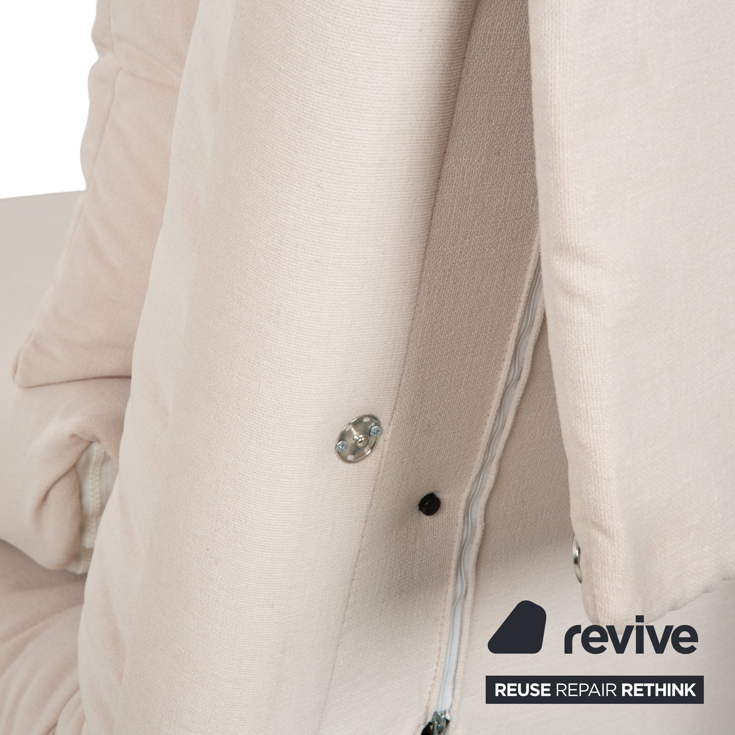 Réfection du canapé-lit manuel trois places Ligne Roset Multy en tissu beige