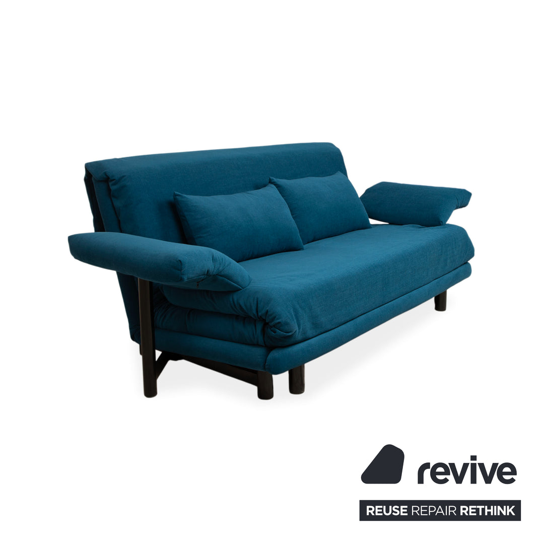 Canapé trois places Ligne Roset Multy, tissu bleu, accoudoirs compris, structure noire, fonction lit manuel, retapissé