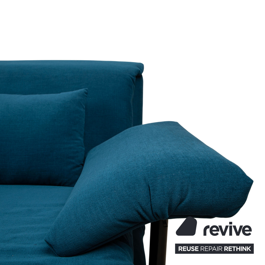 Canapé trois places Ligne Roset Multy, tissu bleu, accoudoirs compris, structure noire, fonction lit manuel, retapissé