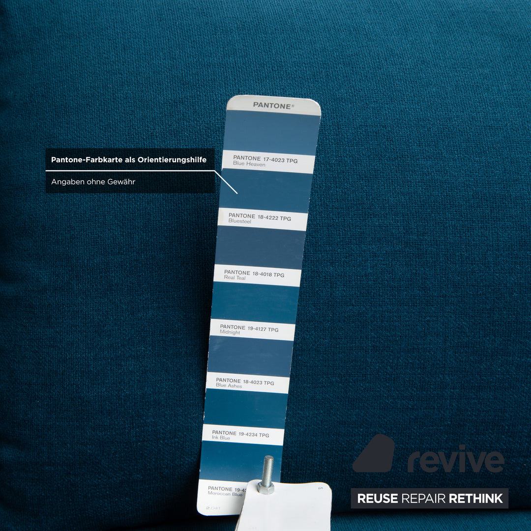 Canapé trois places Ligne Roset Multy, tissu bleu, accoudoirs compris, structure noire, fonction lit manuel, retapissé