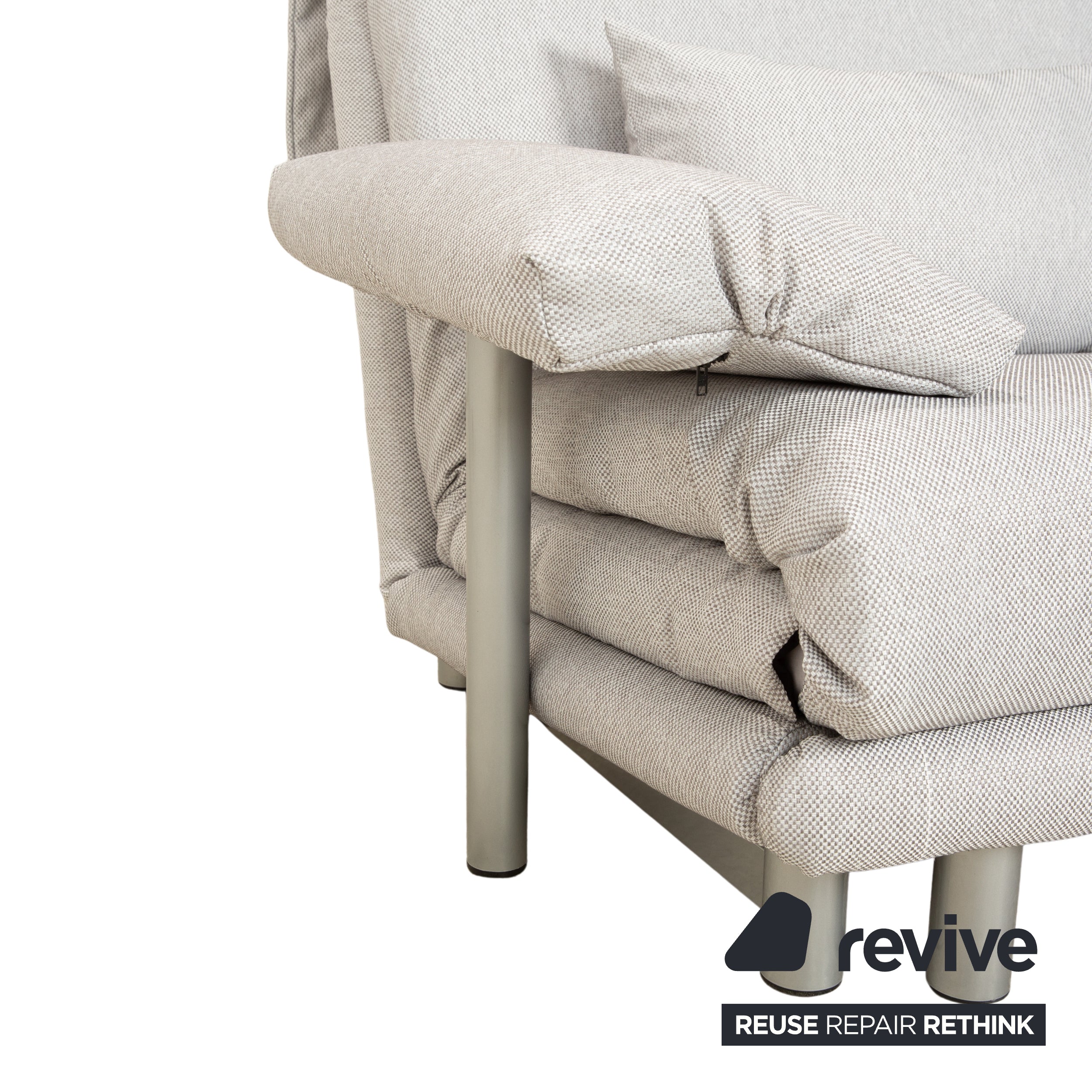 Réfection du canapé-lit manuel trois places Ligne Roset Multy en tissu gris