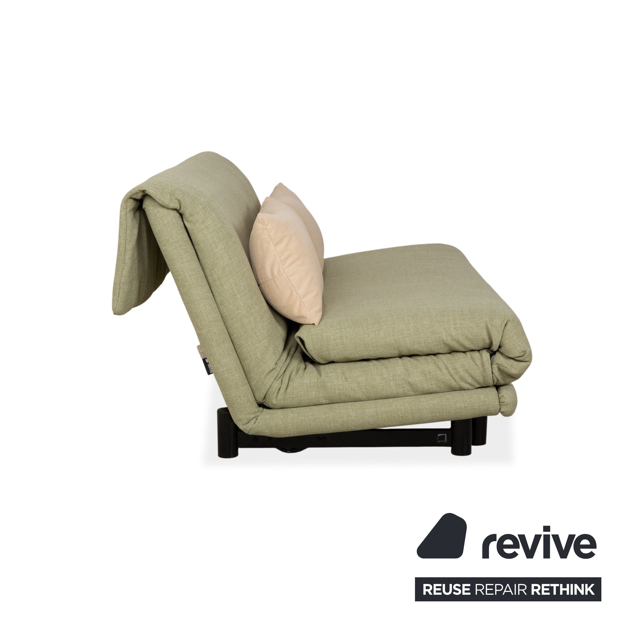 Canapé trois places Ligne Roset Multy en tissu vert clair beige avec fonction convertible manuelle