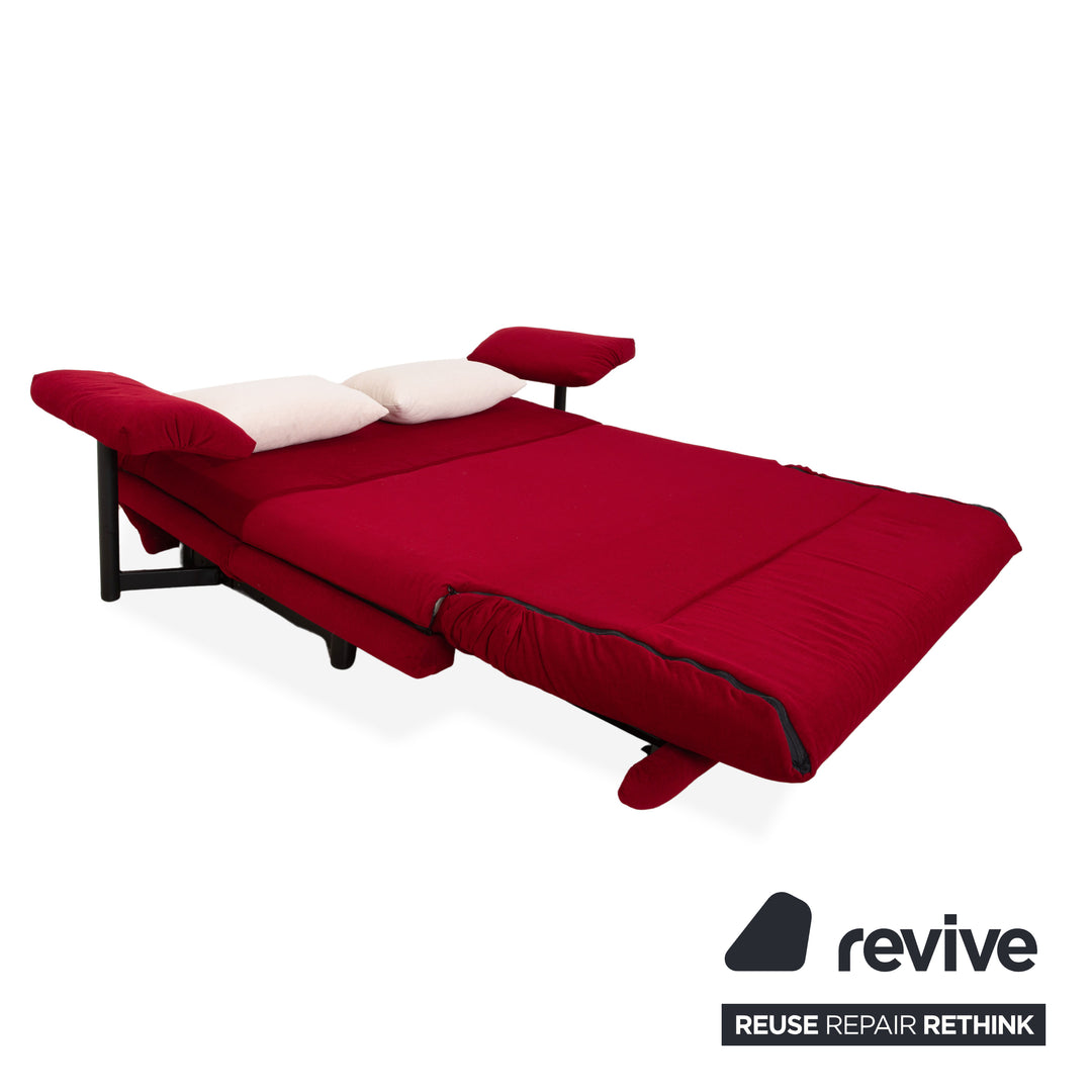 Canapé trois places Ligne Roset Multy, tissu rouge beige, structure noire, accoudoirs compris, retapissé, fonction lit manuelle.