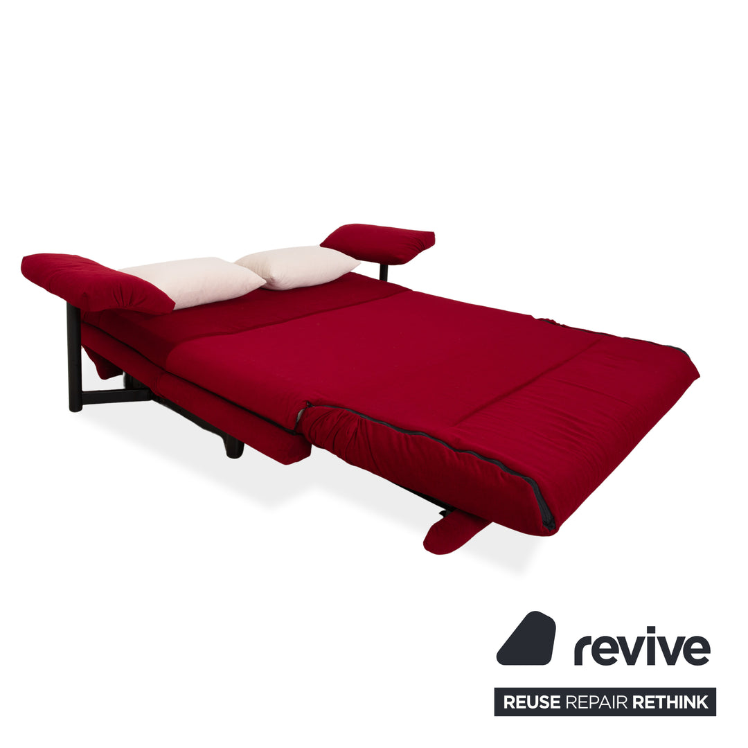 Canapé trois places Ligne Roset Multy, tissu rouge beige, structure noire, accoudoirs compris, retapissé, fonction lit manuelle.