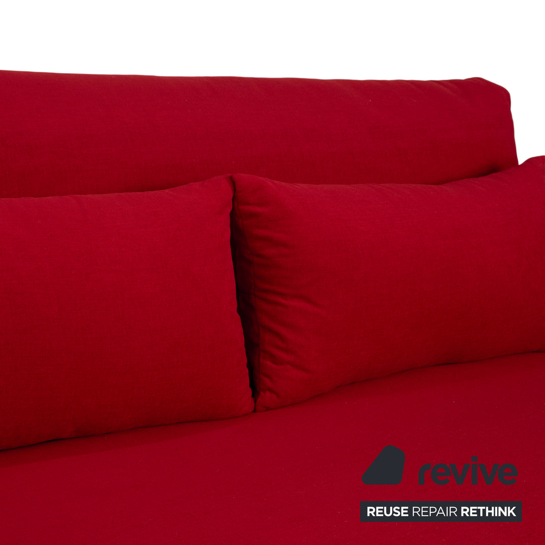 Canapé-lit manuel trois places Ligne Roset Multy en tissu rouge, réfection de canapé