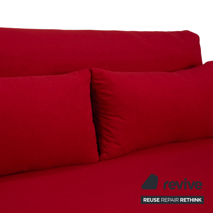 Canapé-lit manuel trois places Ligne Roset Multy en tissu rouge, réfection de canapé