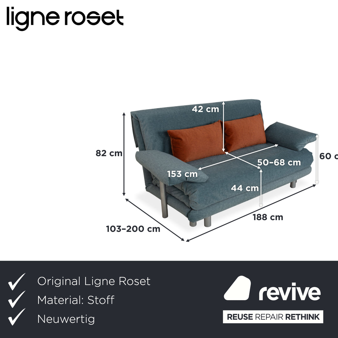 Canapé-lit manuel trois places Ligne Roset Multy en tissu bleu-gris avec accoudoirs