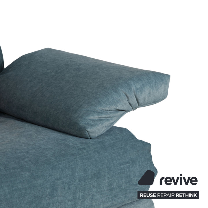 Canapé-lit manuel trois places Ligne Roset Multy en tissu bleu-gris avec accoudoirs