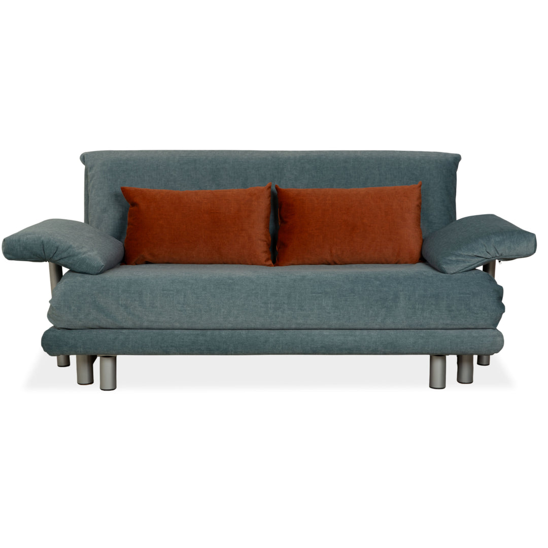 Canapé-lit manuel trois places Ligne Roset Multy en tissu bleu-gris avec accoudoirs