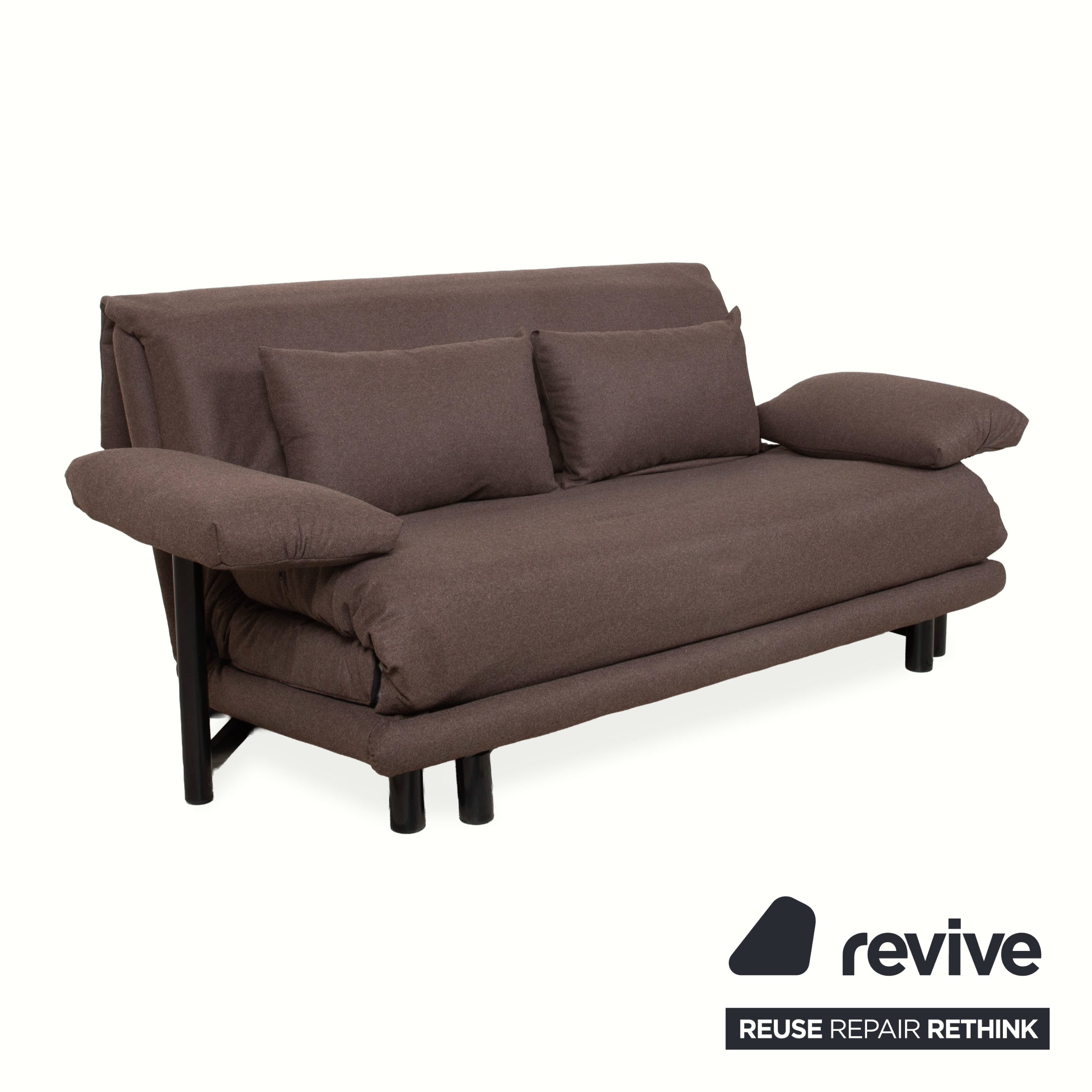 Canapé trois places Ligne Roset Multy en tissu marron, grège et beige, avec accoudoirs et fonction manuelle, et structure noire.