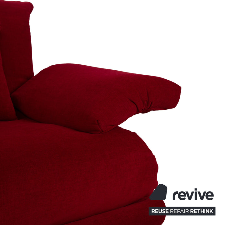 Ligne Roset Multy canapé trois places en tissu rouge foncé avec fonction couchage et accoudoirs neufs