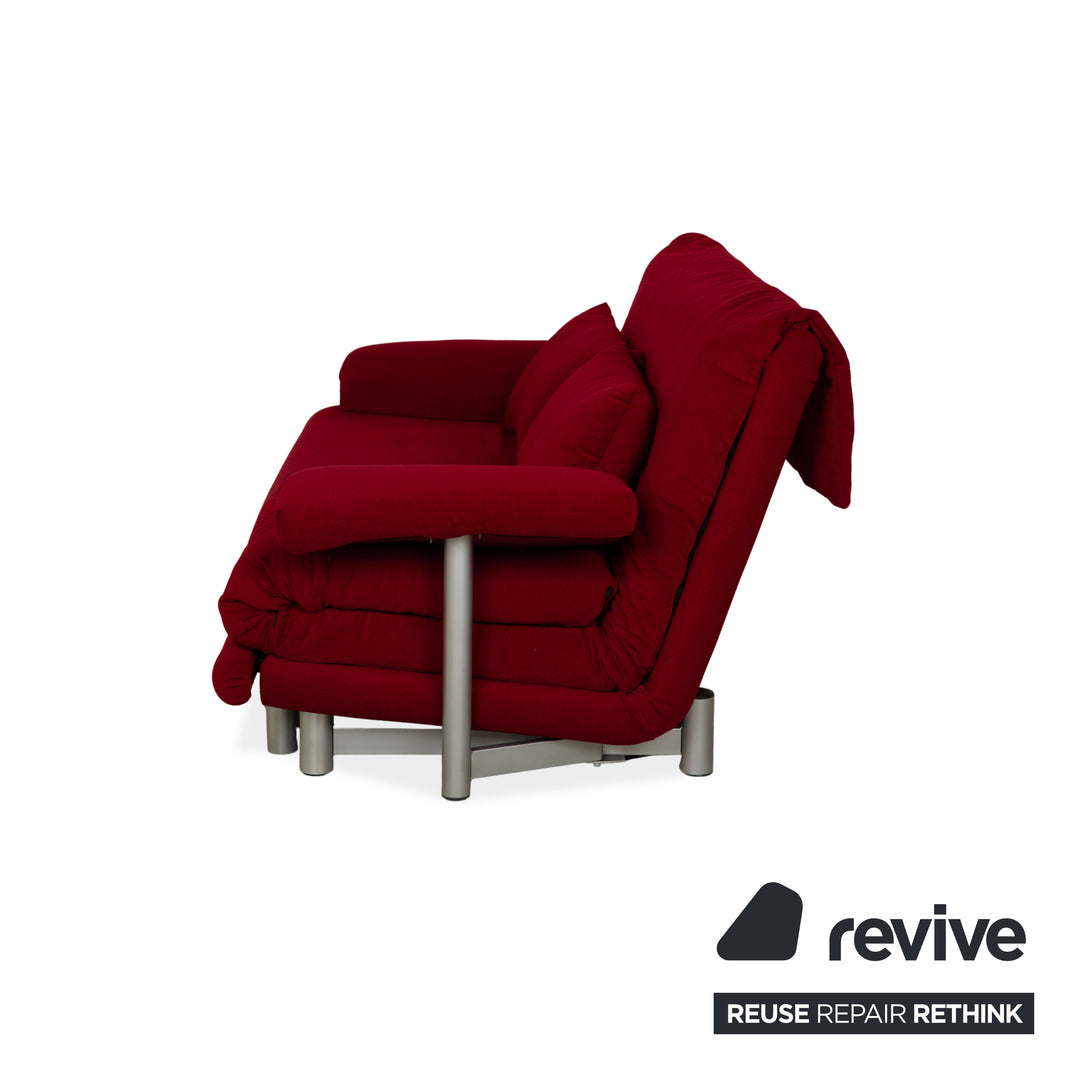 Ligne Roset Multy canapé trois places en tissu rouge foncé avec fonction couchage et accoudoirs neufs