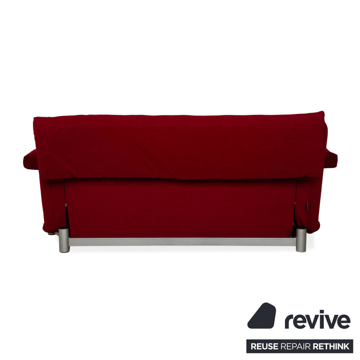 Ligne Roset Multy canapé trois places en tissu rouge foncé avec fonction couchage et accoudoirs neufs
