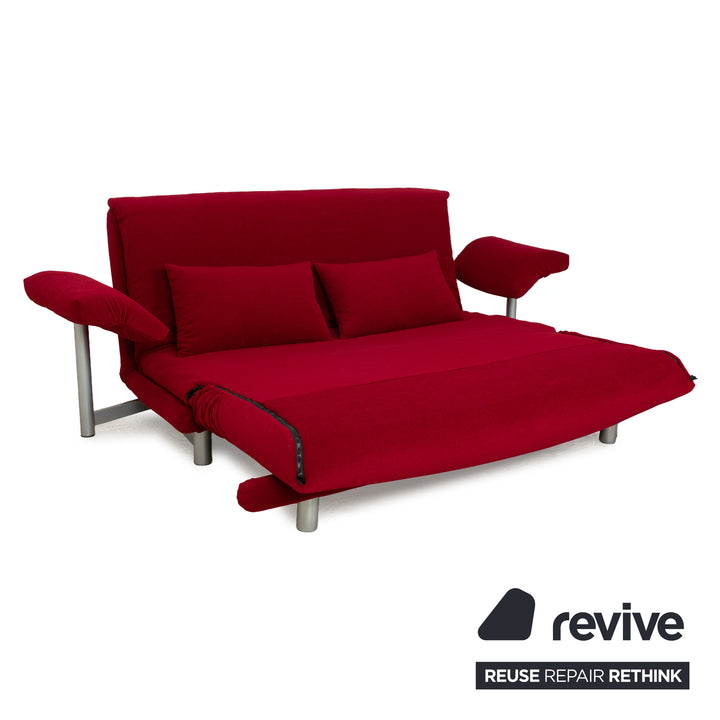 Ligne Roset Multy canapé trois places en tissu rouge foncé avec fonction couchage et accoudoirs neufs
