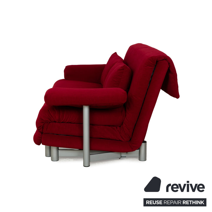 Ligne Roset Multy canapé trois places en tissu rouge foncé avec fonction couchage et accoudoirs neufs