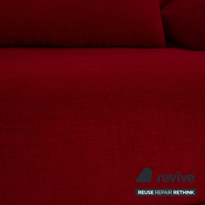 Ligne Roset Multy canapé trois places en tissu rouge foncé avec fonction couchage et accoudoirs neufs