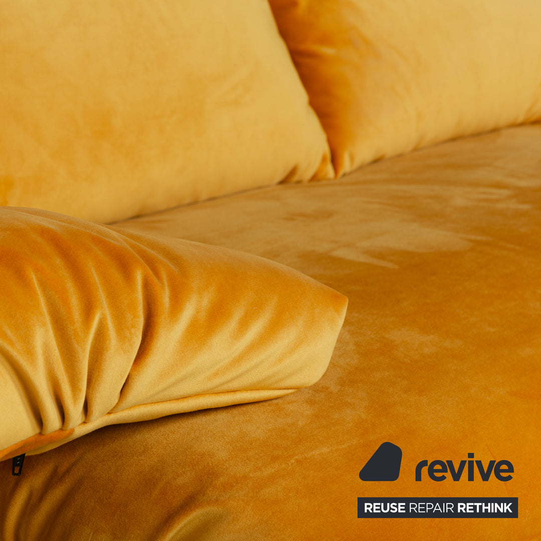 Ligne Roset Multy canapé trois places en tissu jaune or avec accoudoirs fonction couchage nouvelle housse