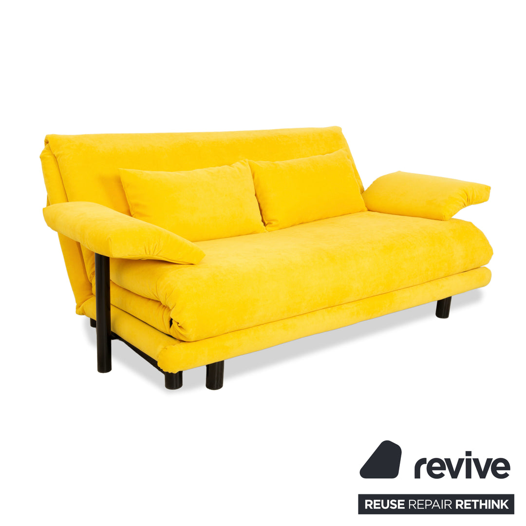 Ligne Roset Multy canapé trois places en tissu jaune fonction manuelle fonction couchage accoudoirs recouverts