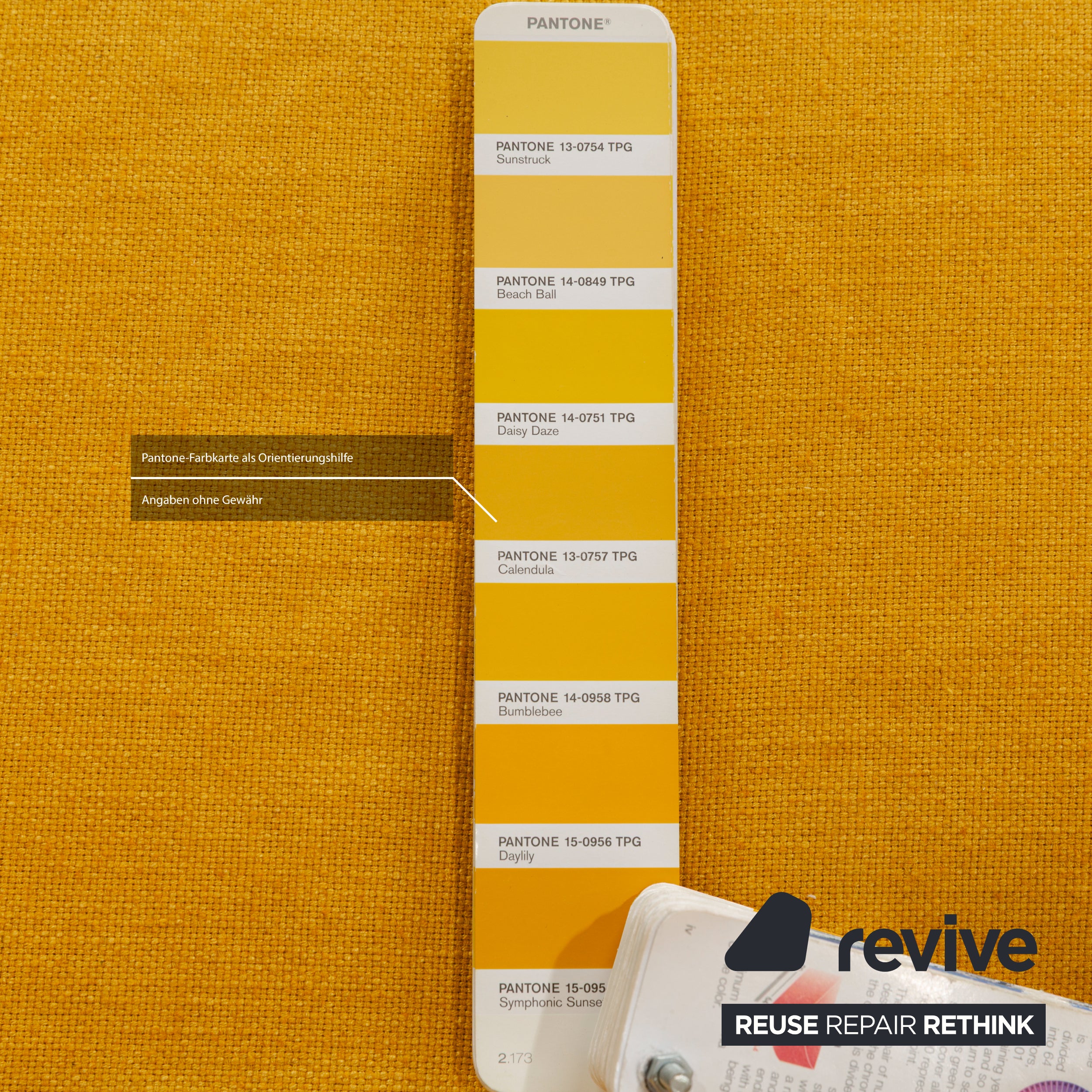 Canapé-lit trois places en tissu jaune Ligne Roset Multy, rembourrage