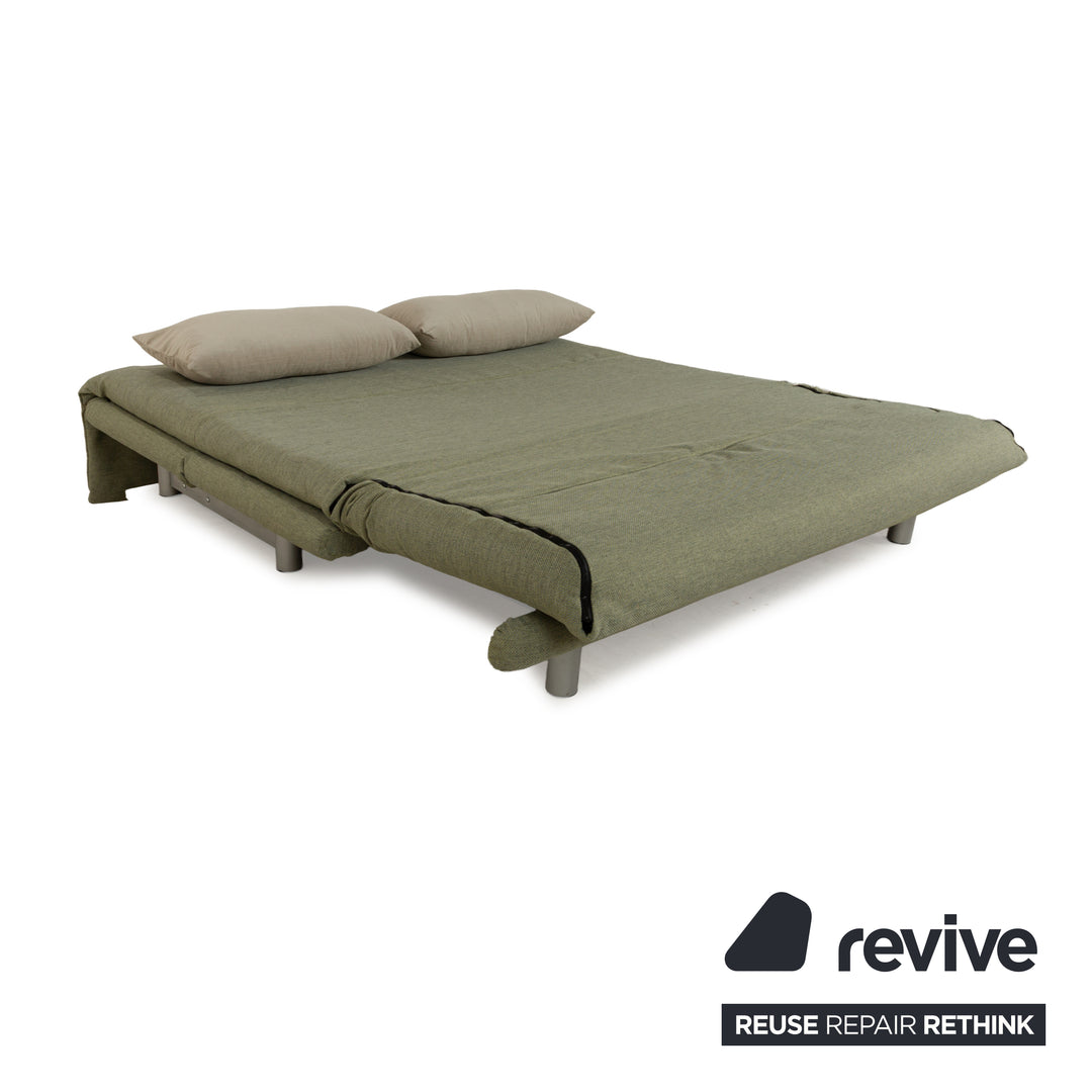 Canapé-lit trois places à fonction manuelle en tissu Ligne Roset Multy vert, rembourrage