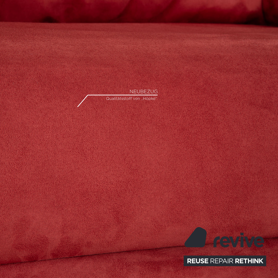 Canapé trois places Ligne Roset Multy, tissu rouge framboise, réentoilé, accoudoirs inclus