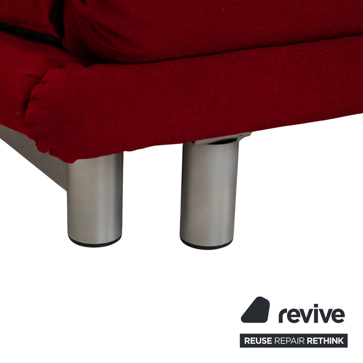 Canapé-lit trois places Ligne Roset Multy en tissu rouge, à commande manuelle
