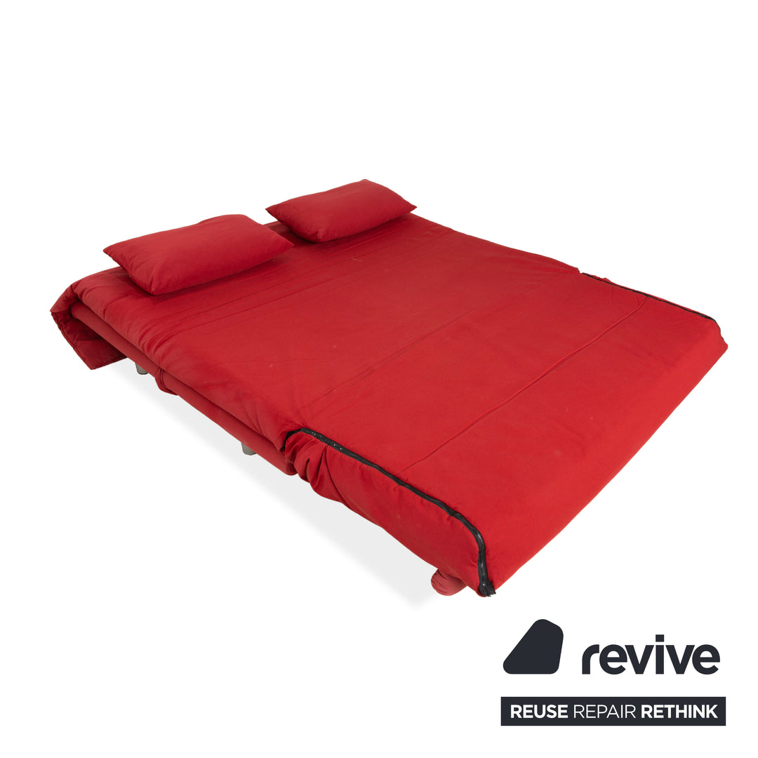Canapé-lit manuel trois places en tissu Ligne Roset Multy rouge