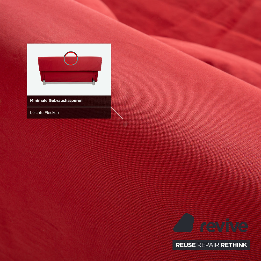 Canapé-lit manuel trois places en tissu Ligne Roset Multy rouge