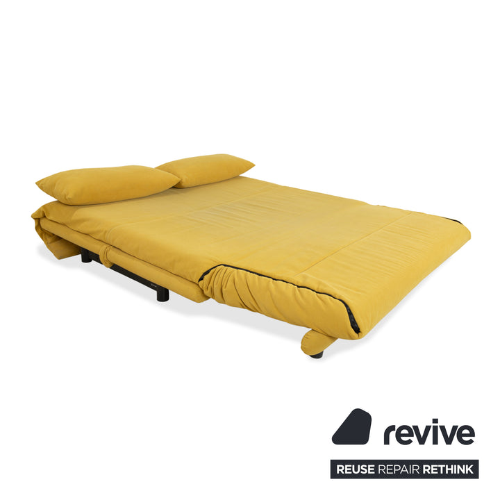 Canapé trois places Ligne Roset Multy en tissu jaune moutarde