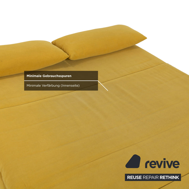 Canapé trois places Ligne Roset Multy en tissu jaune moutarde