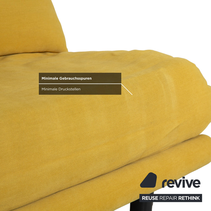 Canapé trois places Ligne Roset Multy en tissu jaune moutarde