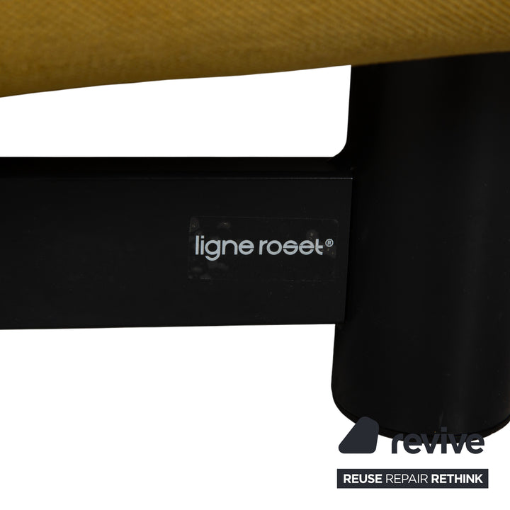 Canapé trois places Ligne Roset Multy en tissu jaune moutarde