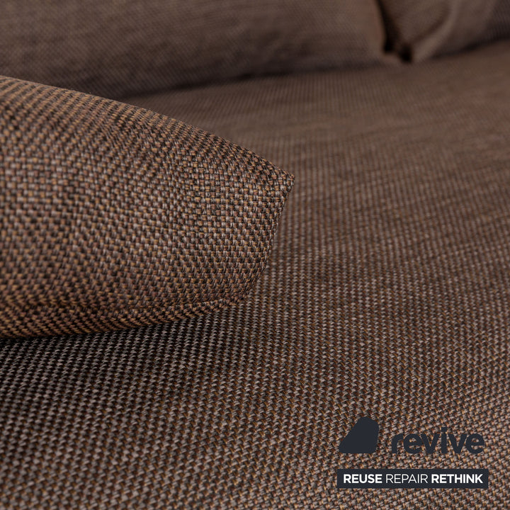 Ligne Roset Multy Stoff Dreisitzer Sofa Braun manuelle Funktion Schlaffunktion Sofa Couch inkl. Armlehnen und Kissen Neubezug