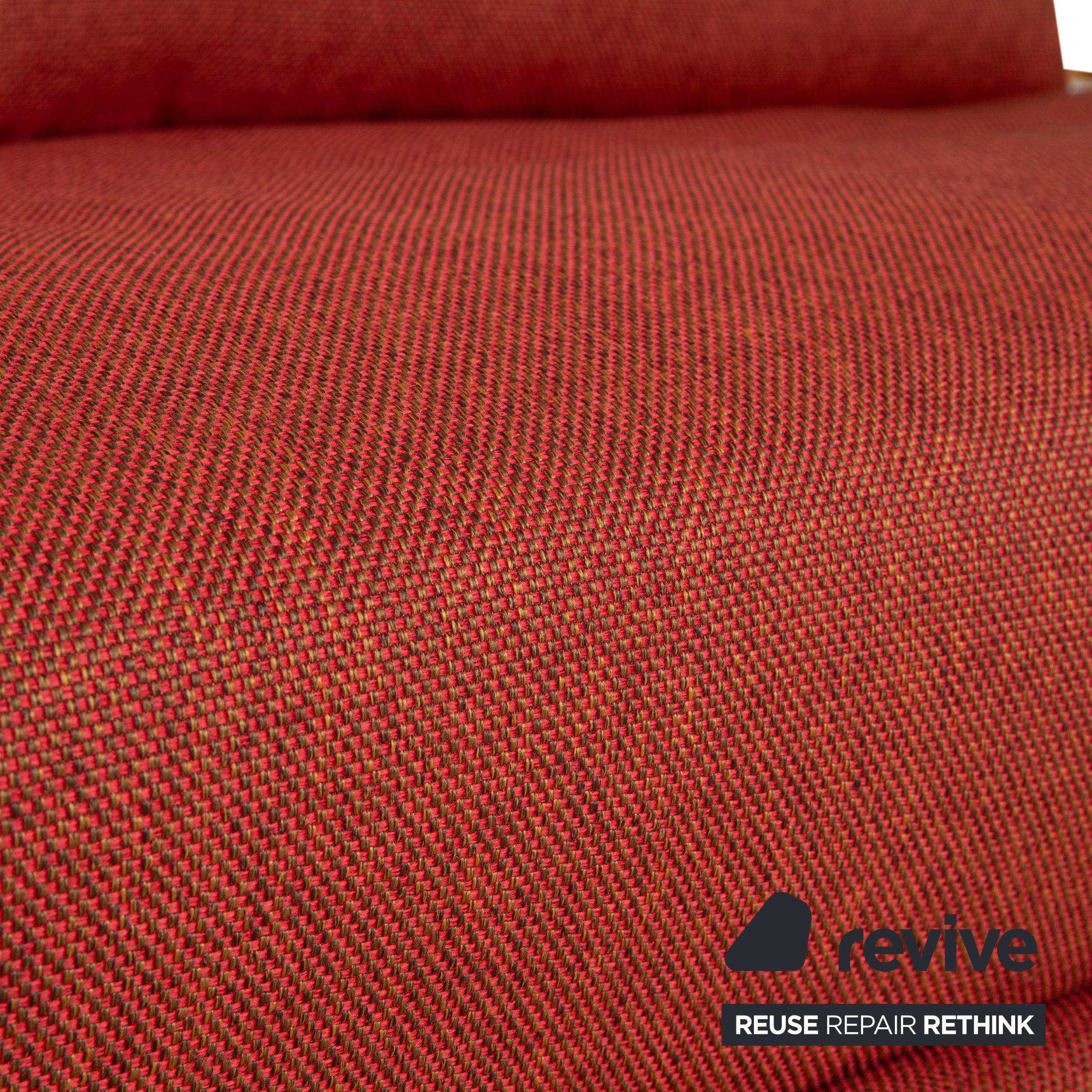 Canapé convertible trois places Ligne Roset Multy en tissu rouge rouille, retapissé