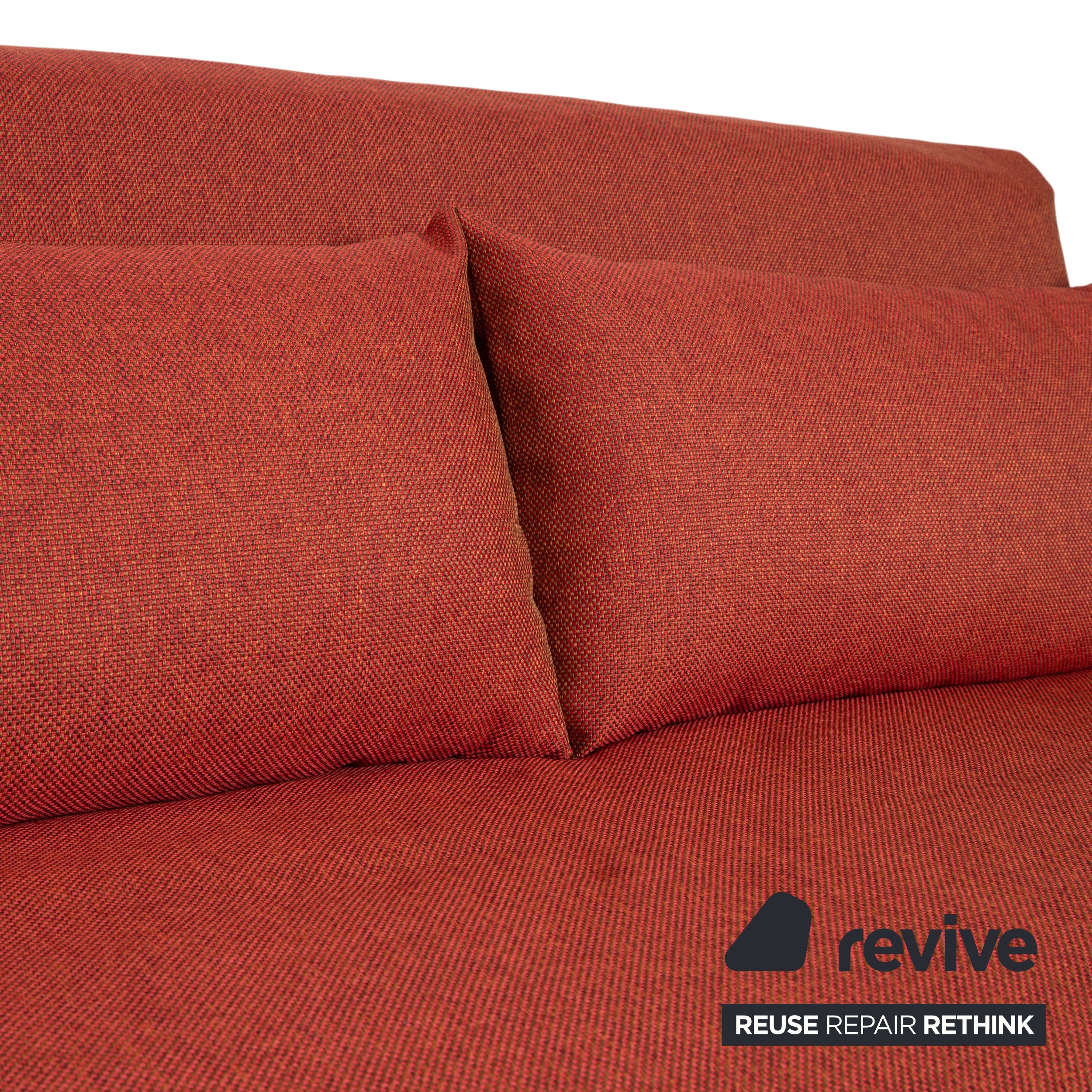 Canapé convertible trois places Ligne Roset Multy en tissu rouge rouille, retapissé