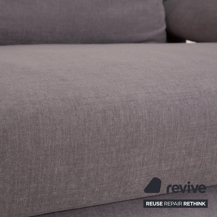 Canapé trois places Ligne Roset Multy en tissu gris avec accoudoirs, fonction couchage manuelle, retapissé