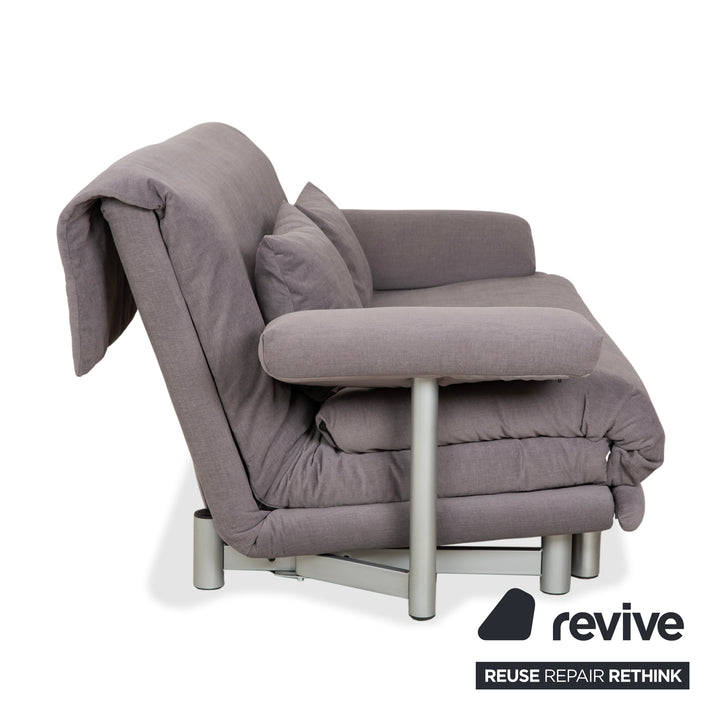 Canapé trois places Ligne Roset Multy en tissu gris avec accoudoirs, fonction couchage manuelle, retapissé