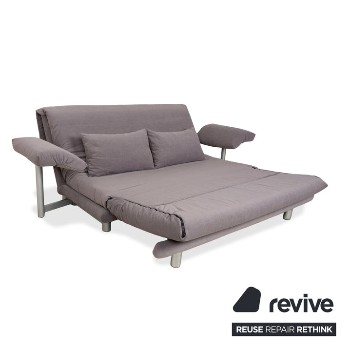 Canapé trois places Ligne Roset Multy en tissu gris avec accoudoirs, fonction couchage manuelle, retapissé