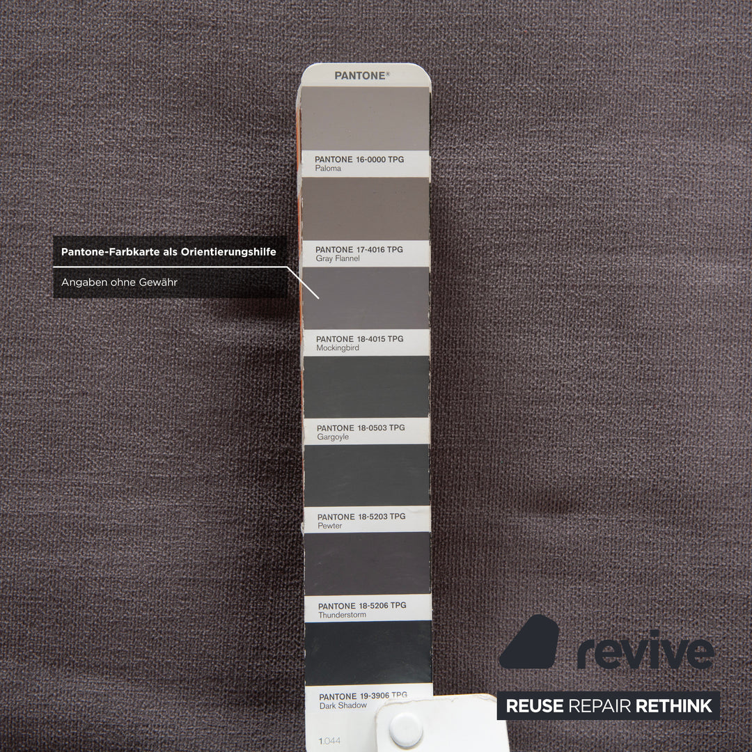 Canapé trois places Ligne Roset Multy en tissu gris avec accoudoirs, fonction couchage manuelle, retapissé