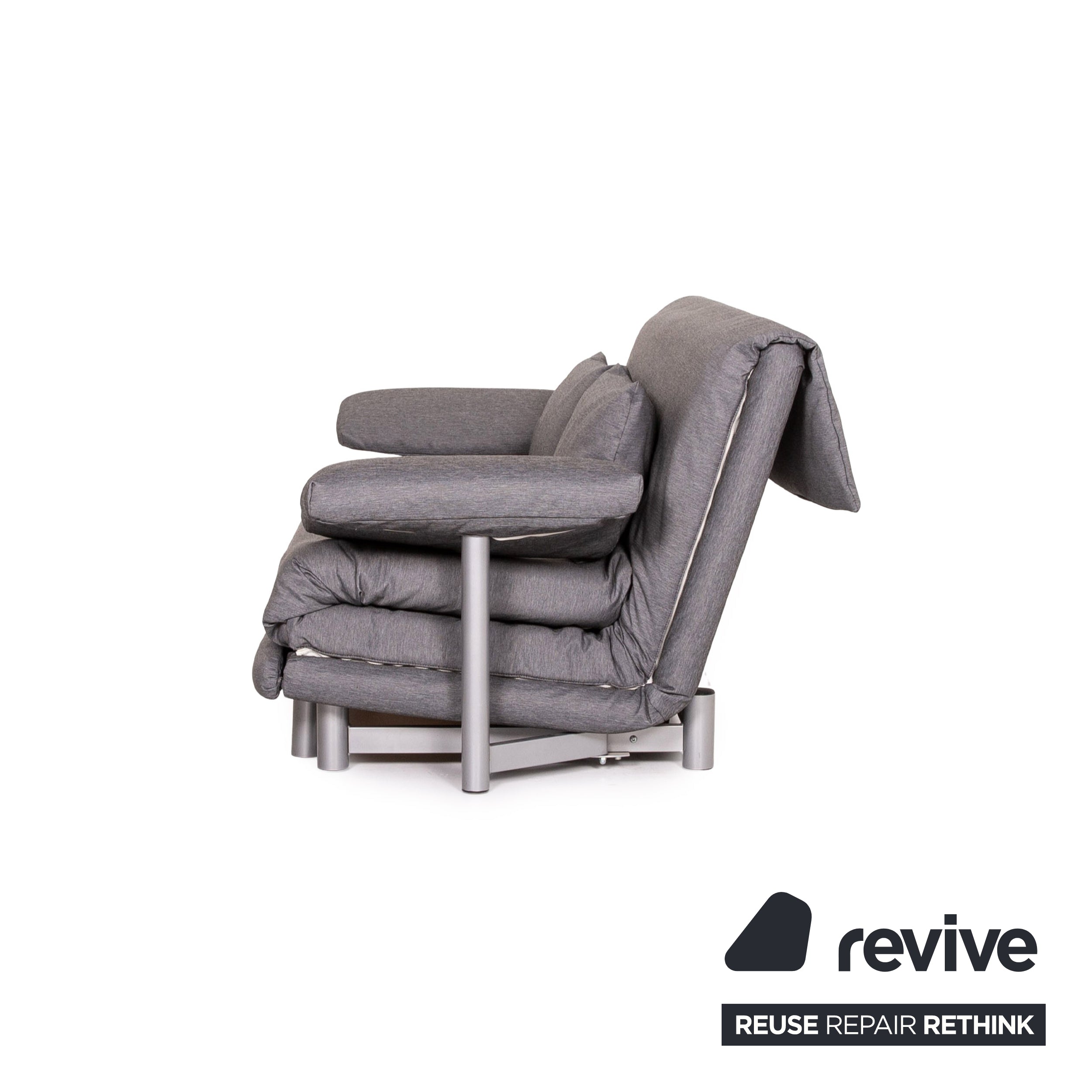 Canapé-lit en tissu Ligne Roset Multy, gris, avec fonction couchage.