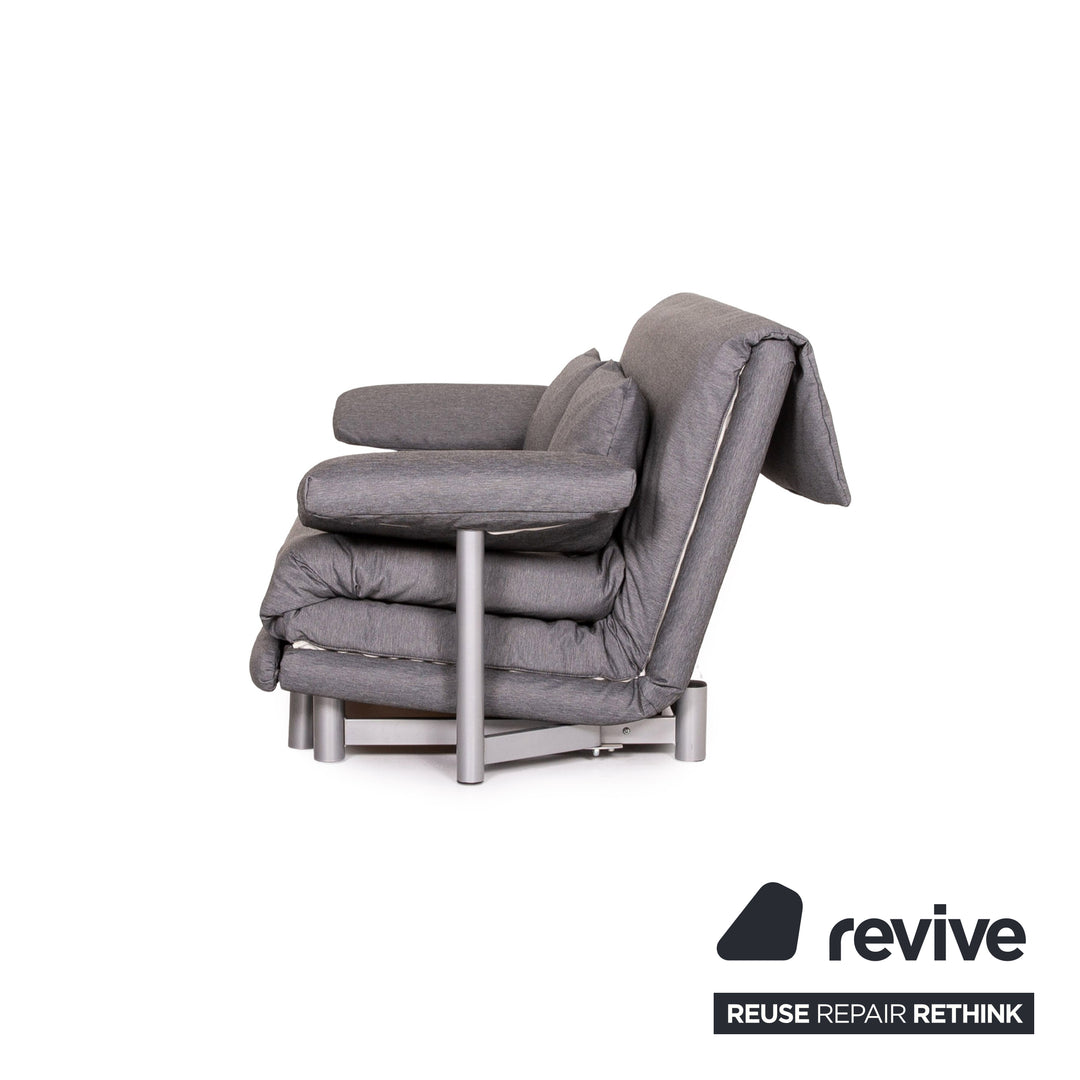 Canapé-lit en tissu Ligne Roset Multy, gris, avec fonction couchage.