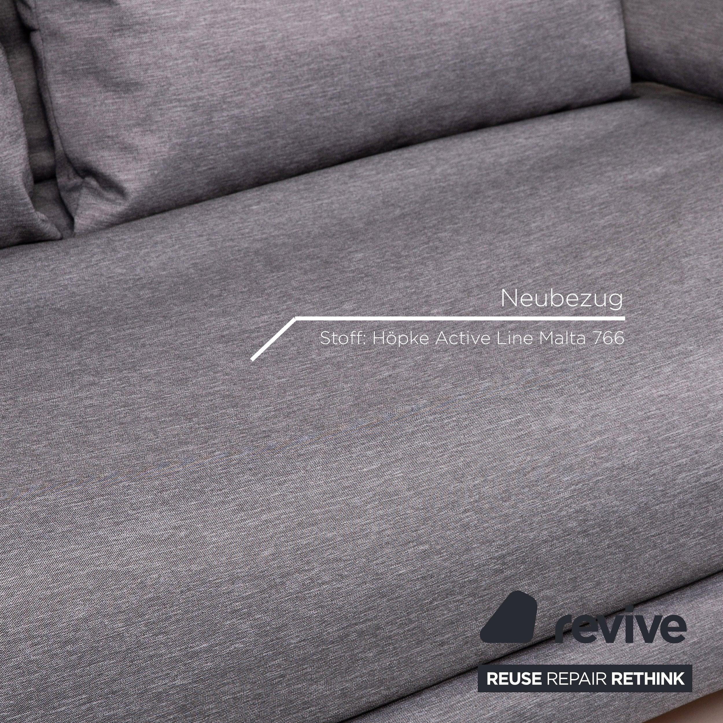 Canapé-lit en tissu Ligne Roset Multy, gris, avec fonction couchage.