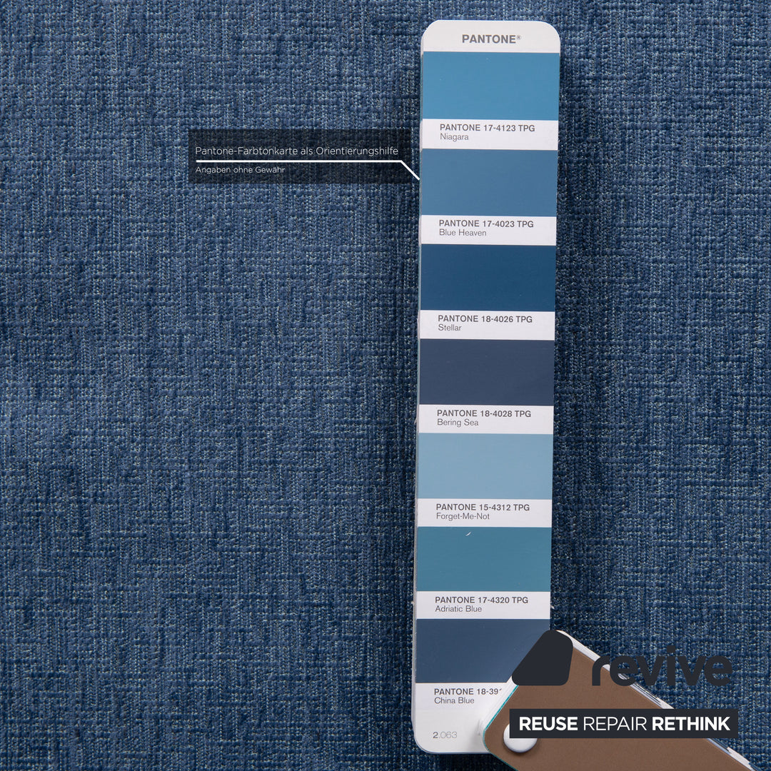 Canapé Multy Ligne Roset en tissu bleu, trois places, fonction convertible, avec accoudoirs