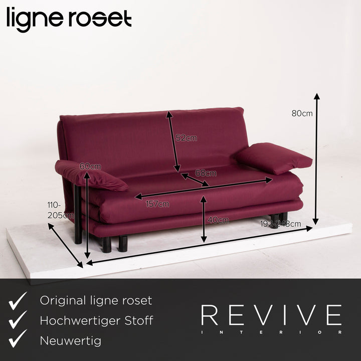 Canapé Ligne Roset Multy en tissu, violet, trois places, avec fonction convertible et accoudoirs inclus.