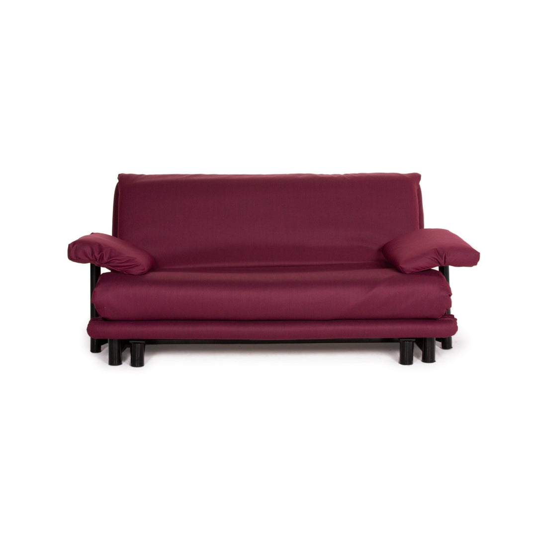 Canapé Ligne Roset Multy en tissu, violet, trois places, avec fonction convertible et accoudoirs inclus.