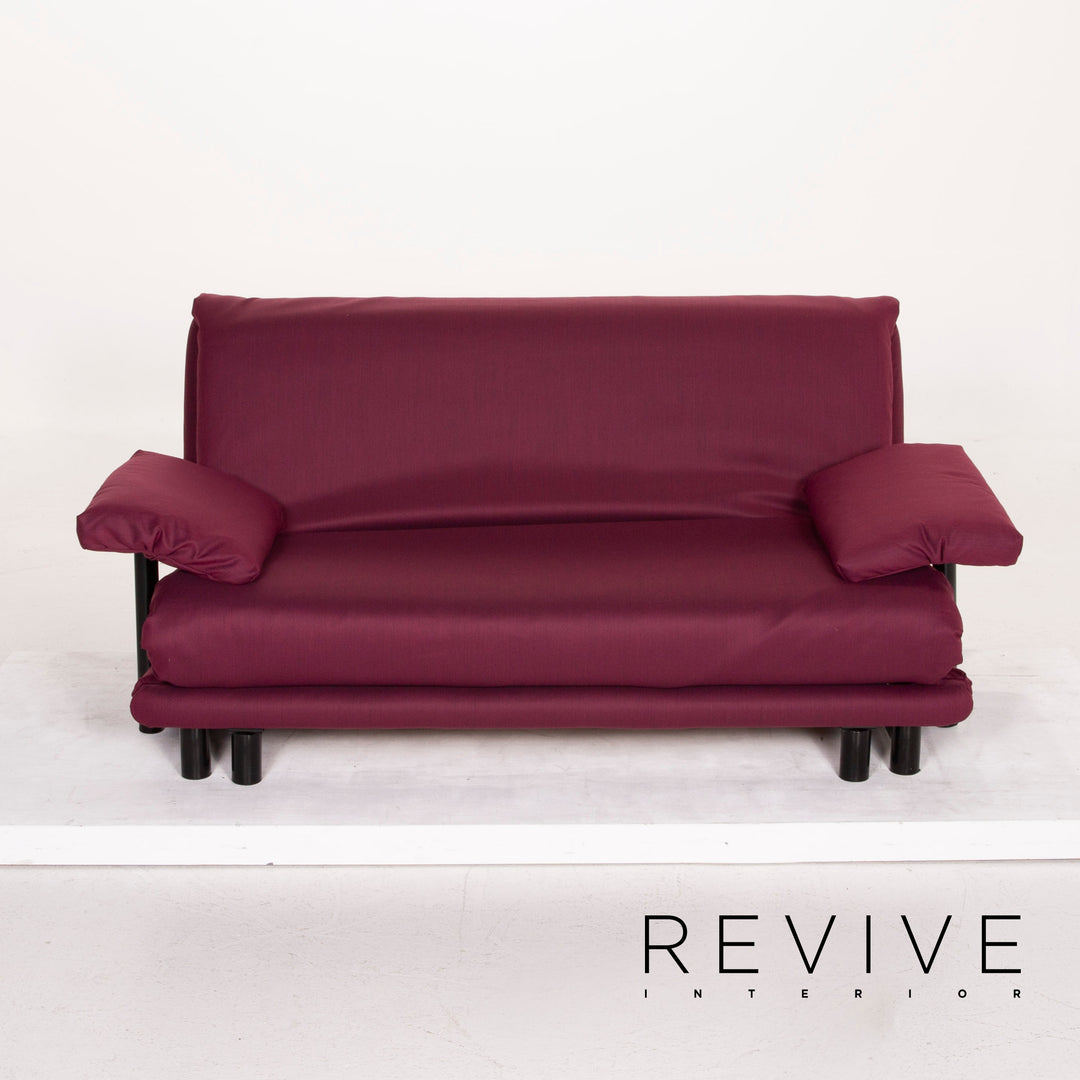 Canapé Ligne Roset Multy en tissu, violet, trois places, avec fonction convertible et accoudoirs inclus.