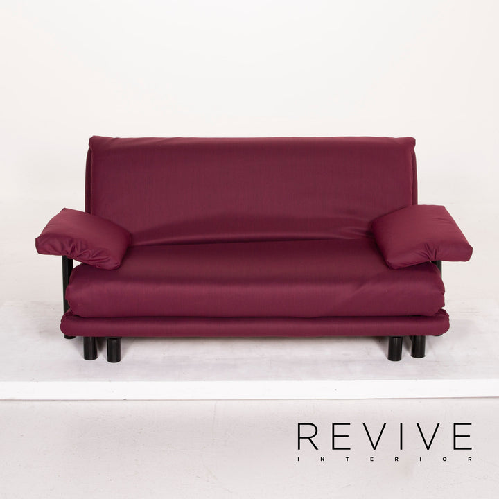 Canapé Ligne Roset Multy en tissu, violet, trois places, avec fonction convertible et accoudoirs inclus.