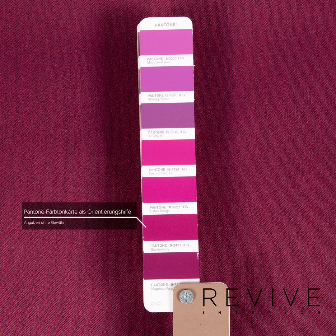 Canapé Ligne Roset Multy en tissu, violet, trois places, avec fonction convertible et accoudoirs inclus.