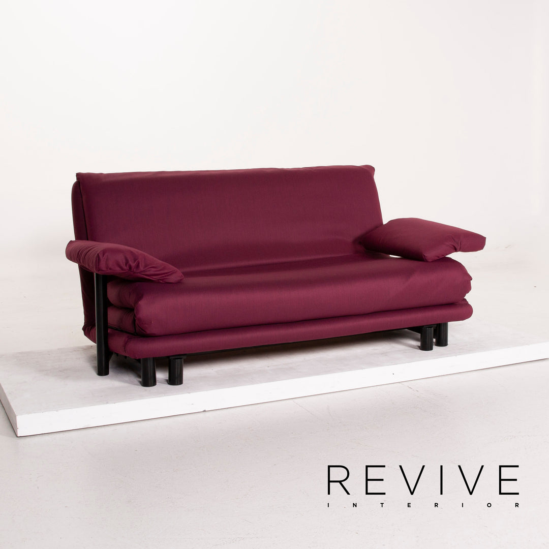 Canapé Ligne Roset Multy en tissu, violet, trois places, avec fonction convertible et accoudoirs inclus.